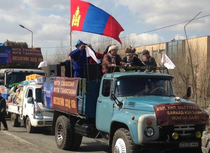 МУГЖ С.Жавхлан, Т.Баясгалан нар хэлсэн амандаа хүрч хандиваа хүргэхээр хөдөллөө